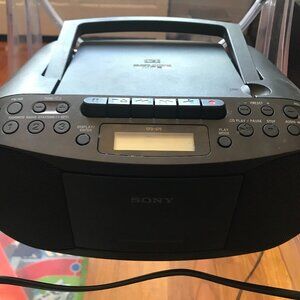 Sony CD Cassette Radio CFD-S70 B